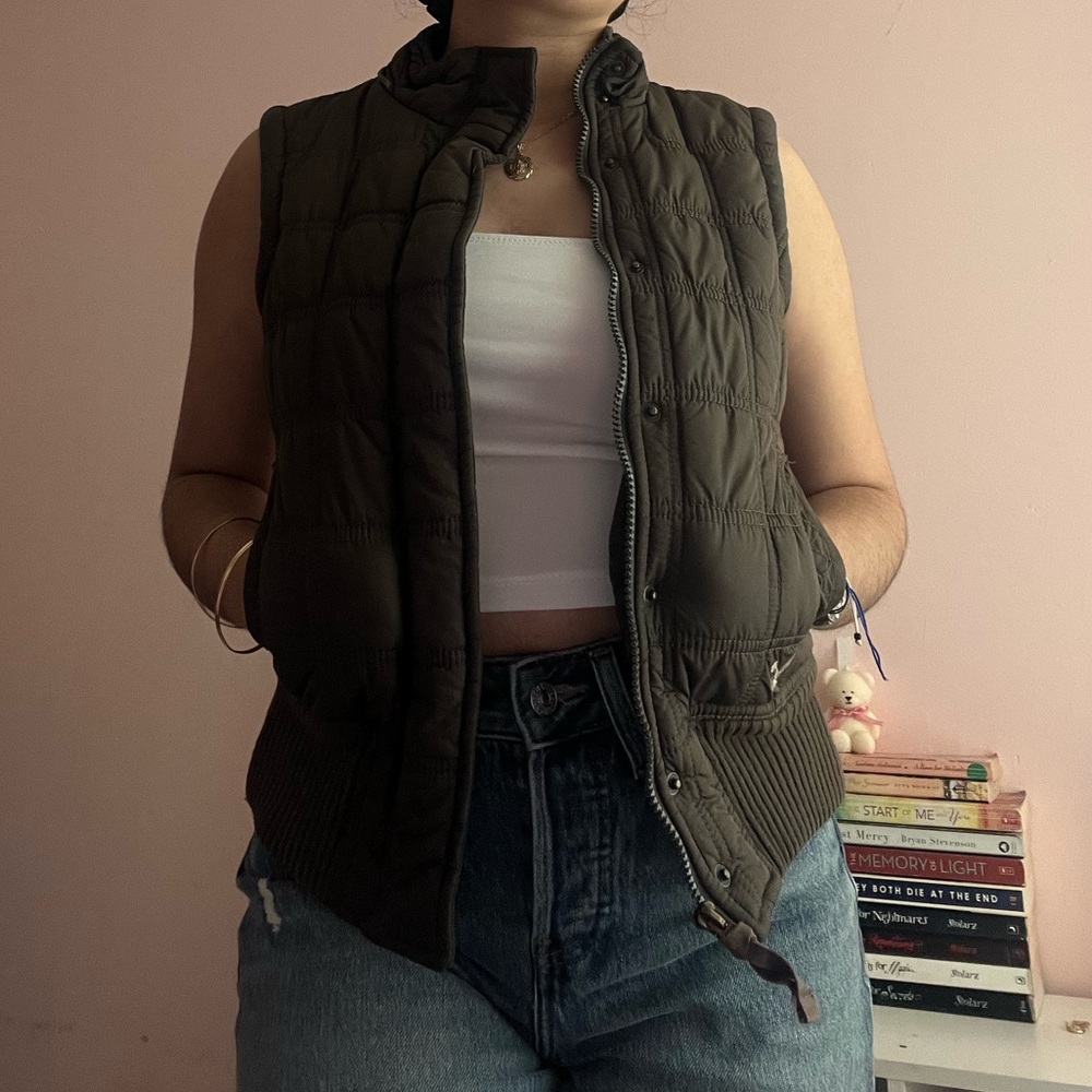 [SOLD] Brown Puffer Vest American Eagle Outfitters